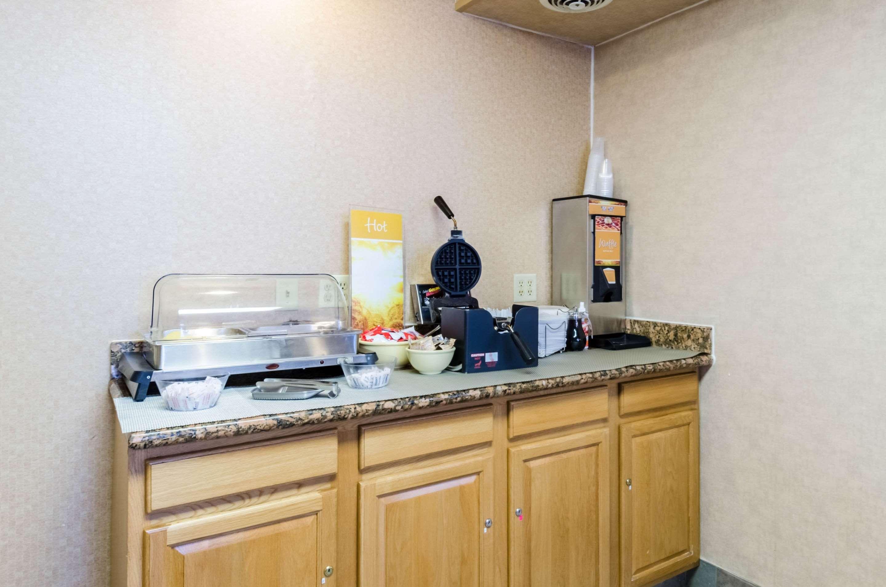 Quality Inn Chicopee-Springfield Exterior foto