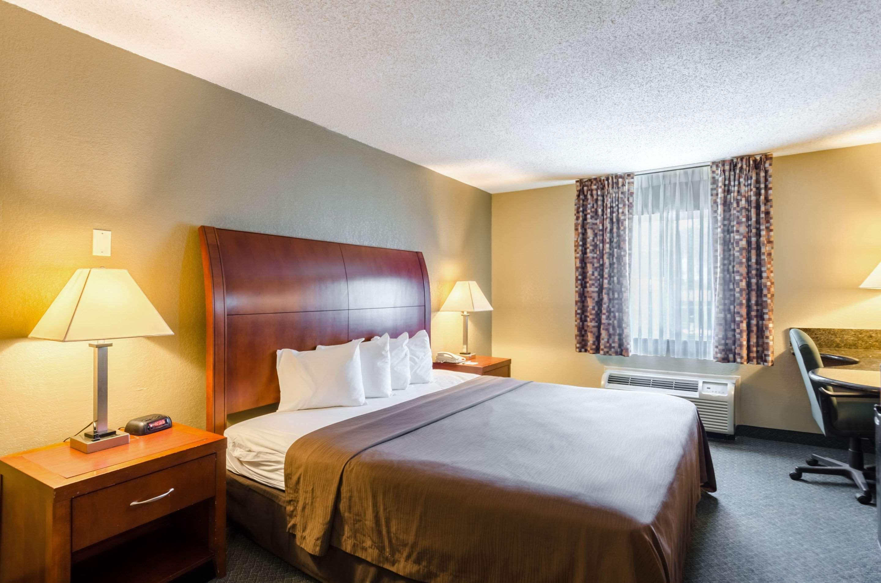 Quality Inn Chicopee-Springfield Exterior foto